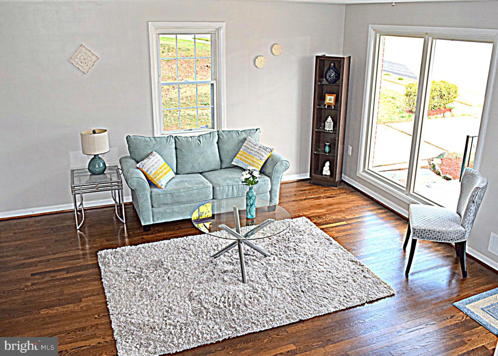 1306 Glenmont Road Baltimore, MD 21239 - Photo 14 of 30 Living Room