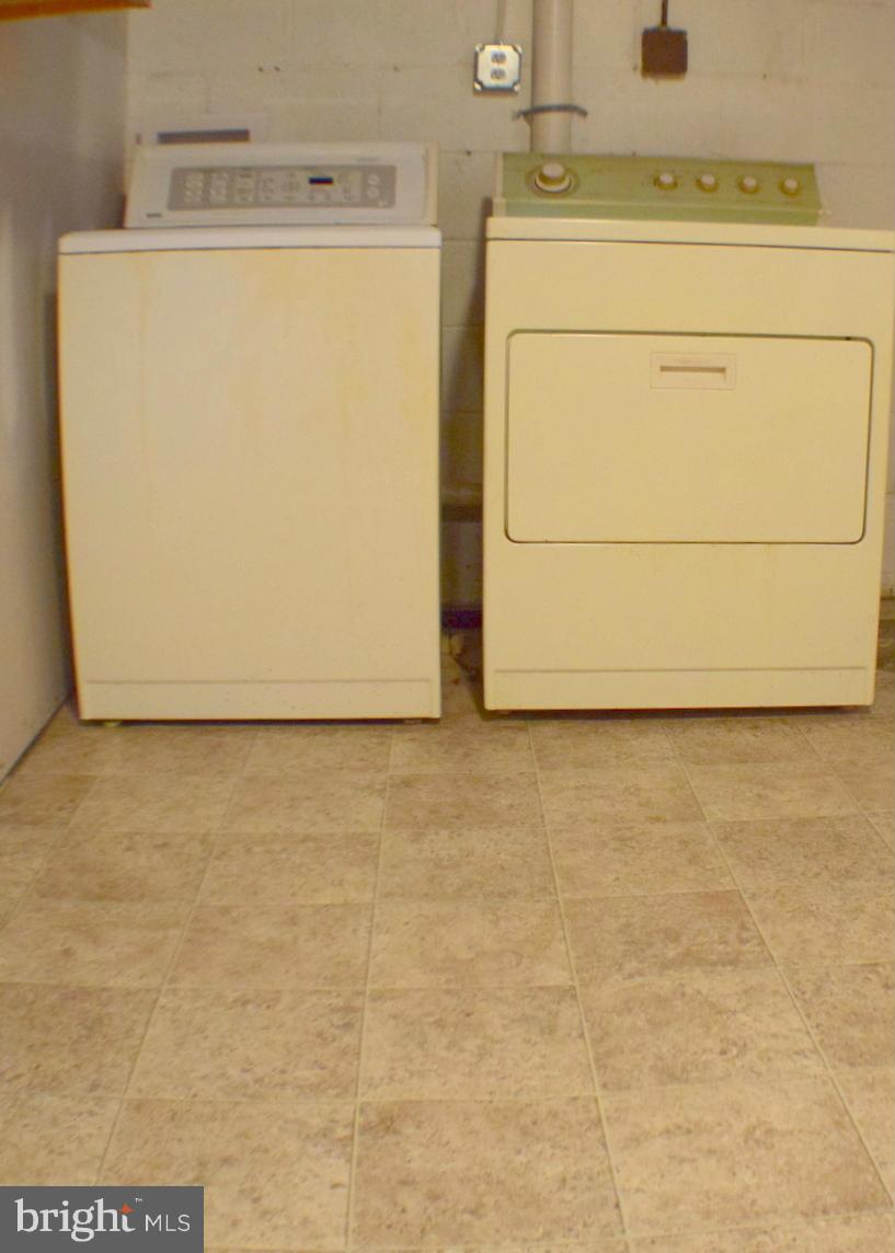 1306 Glenmont Road Baltimore, MD 21239 - Photo 22 of 30 Laundry