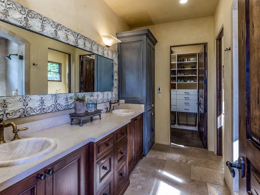 2900 Soma Way Gilroy, CA 95020 - Photo 22 of 61 a bathroom with double vanity sink and a mirror
