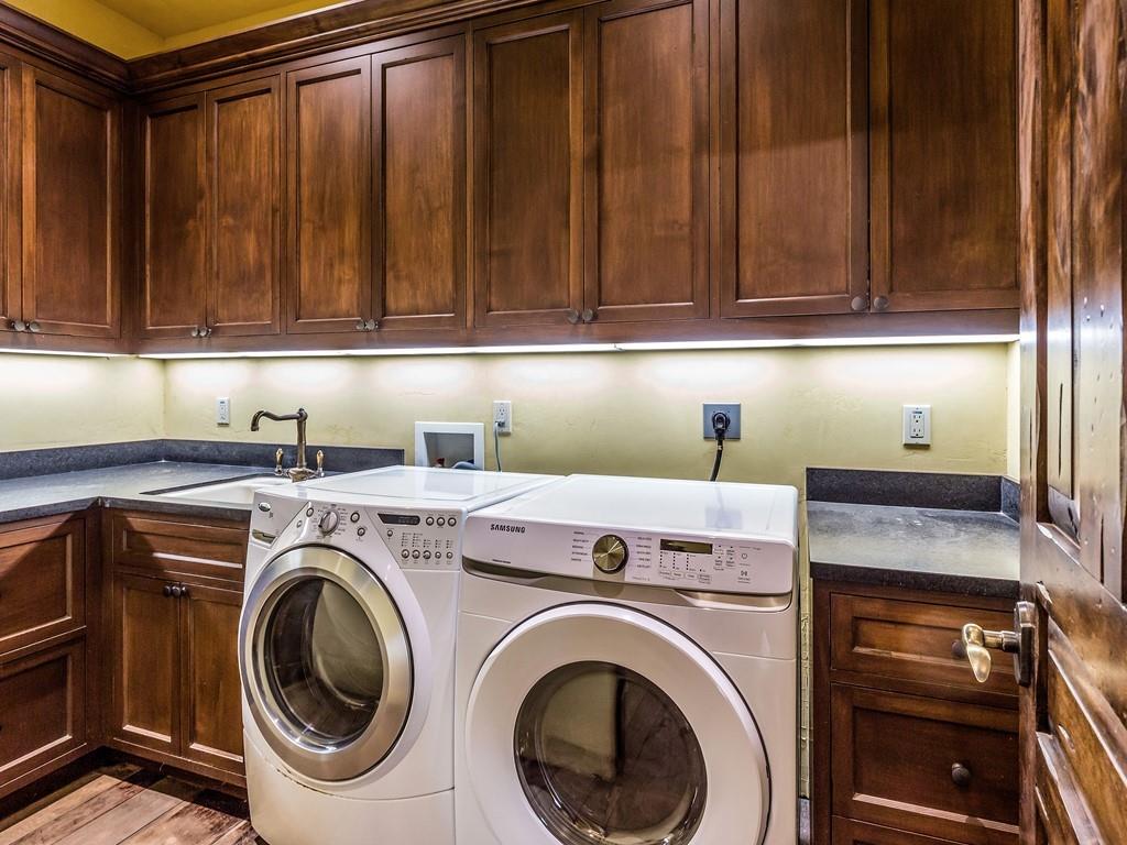 2900 Soma Way Gilroy, CA 95020 - Photo 24 of 61 a utility room with dryer and washer