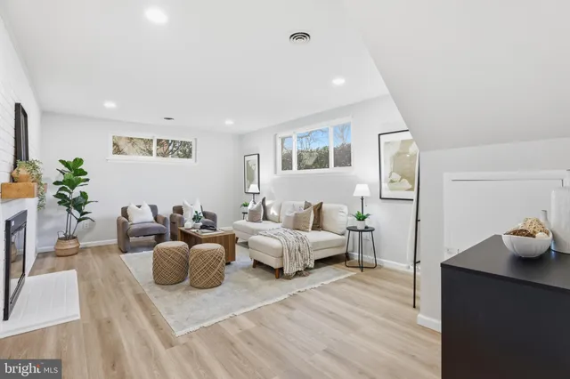 $659,900 | 706 Kenbrook Drive, Silver Spring, MD 20902