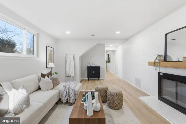 $659,900 | 706 Kenbrook Drive, Silver Spring, MD 20902