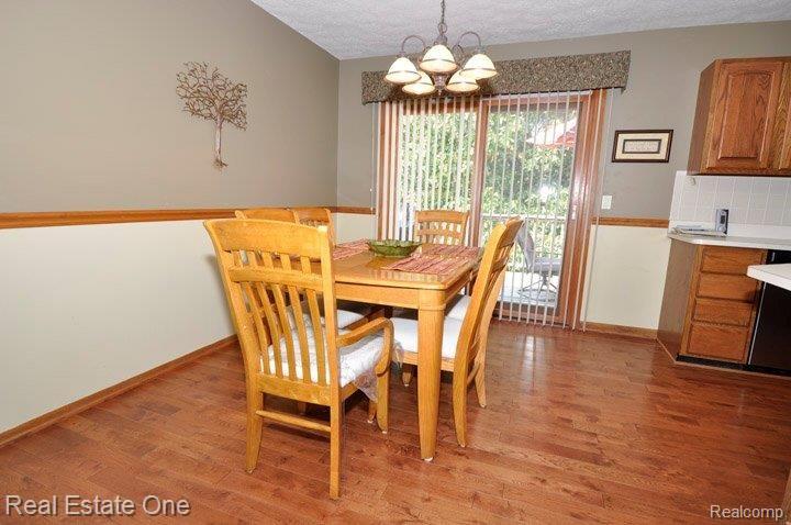 535 Glenwyth Road Brighton, MI 48116 - Photo 7 of 20 Dining