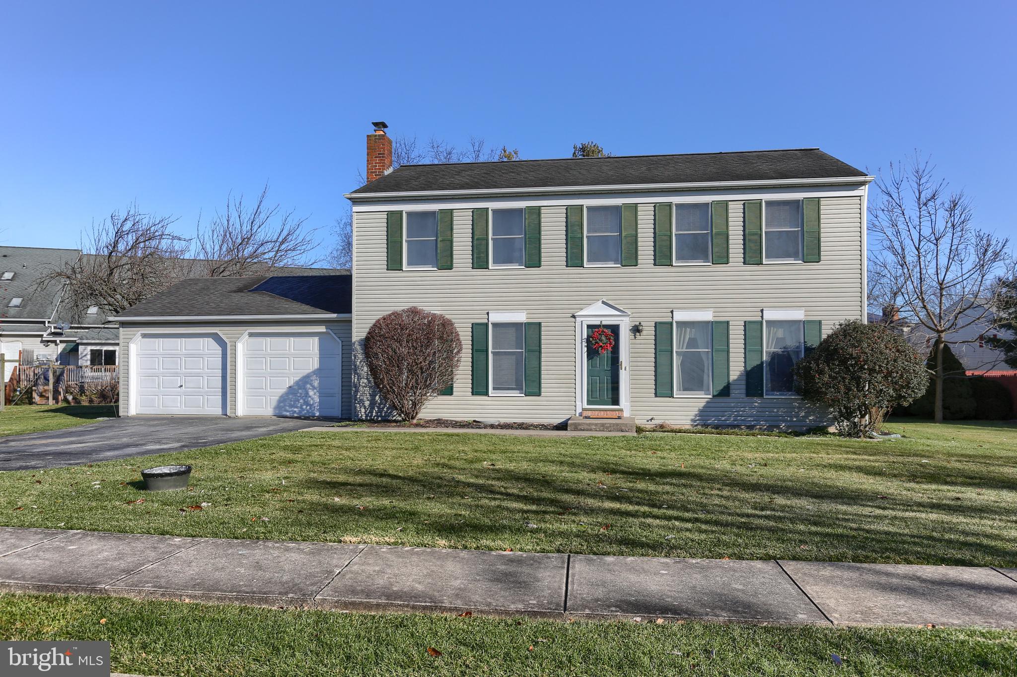 324 Coventry Lane Lititz, PA 17543 - Photo 4 of 56 Colonial built in 1989