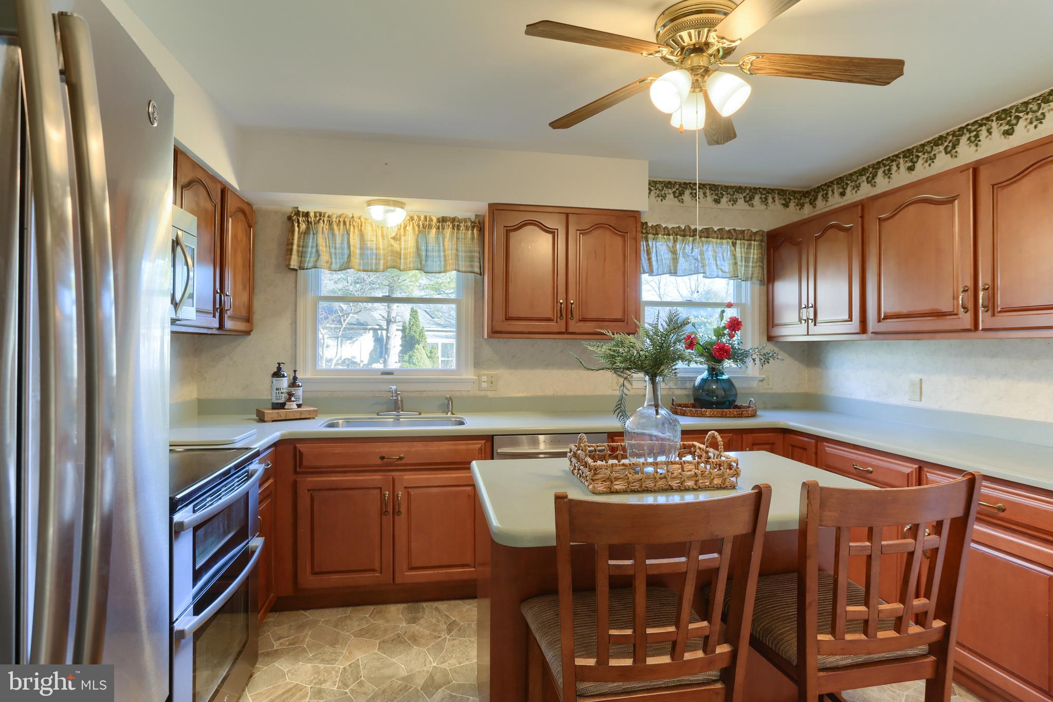 324 Coventry Lane Lititz, PA 17543 - Photo 8 of 56 Center island