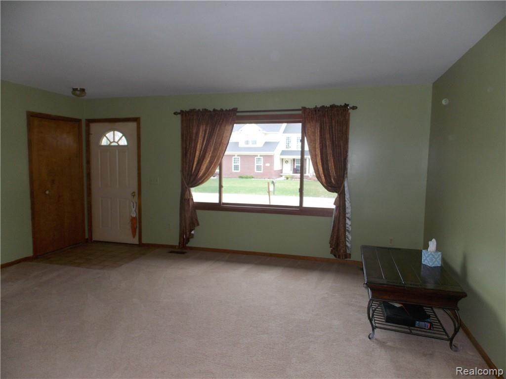 2808 Simpson Drive Rochester, MI 48309 - Photo 10 of 27 DSCN2813.JPG