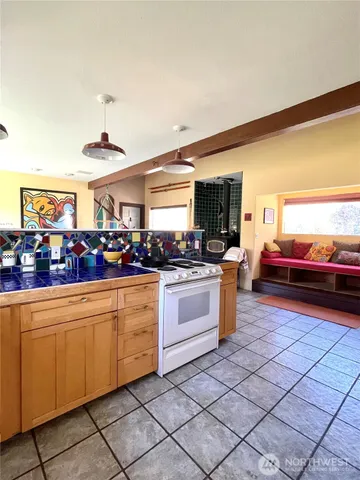 $359,900 | 197 Cameron Lake Loop Road, Okanogan, WA 98840