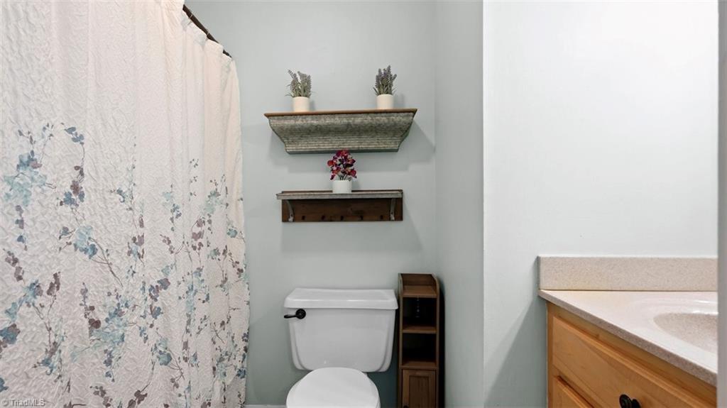 926 Meadowbrook Road Asheboro, NC 27203 - Photo 19 of 27 Primary Bath