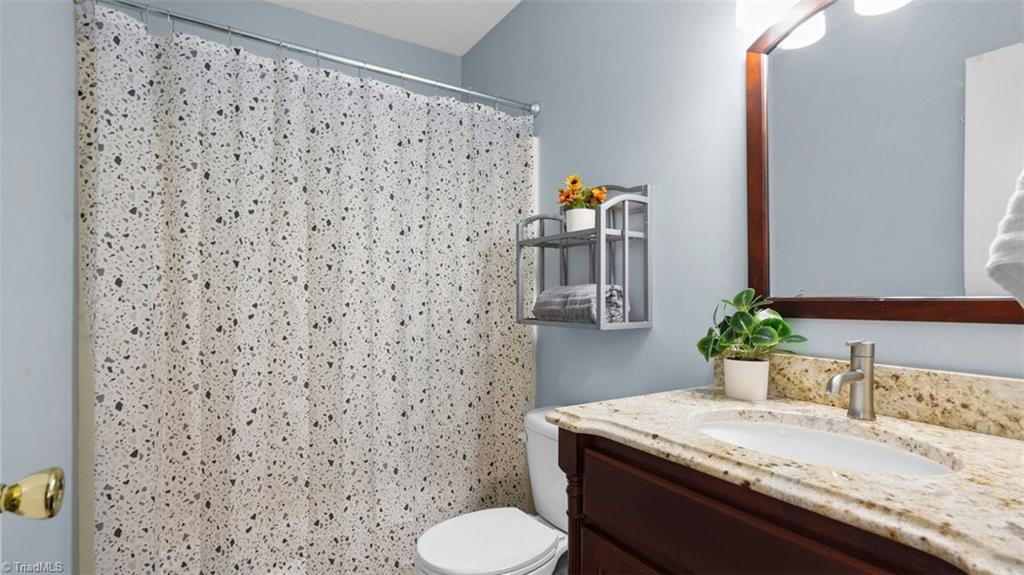 926 Meadowbrook Road Asheboro, NC 27203 - Photo 23 of 27 Hallway Bath