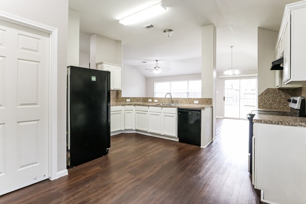 4918 Bryant Ridge Road Houston, TX 77053 - Photo 7 of 16