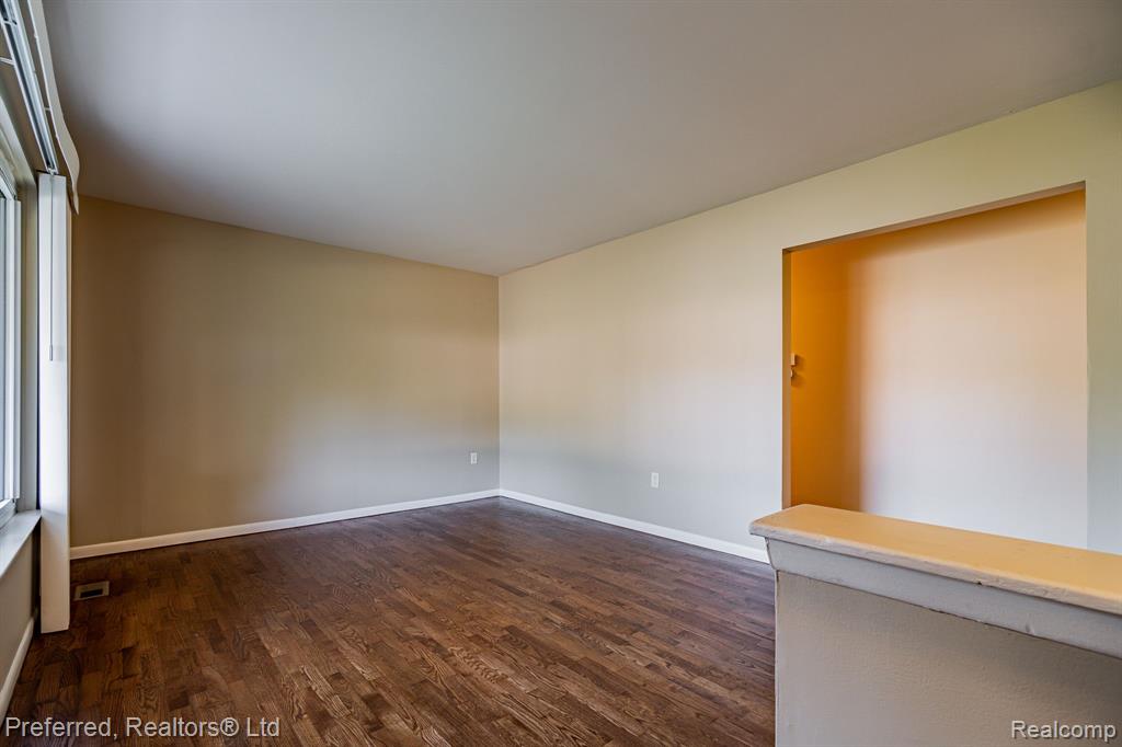 4045 Burns Street Inkster, MI 48141 - Photo 7 of 28