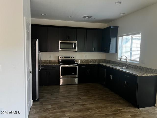1820 West Pollack Street Phoenix, AZ 85041 - Photo 2 of 4 Kitchen