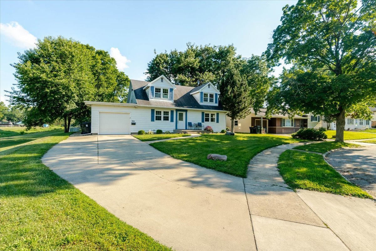 901 Ruston Avenue Normal, IL 61761 - Photo 2 of 40