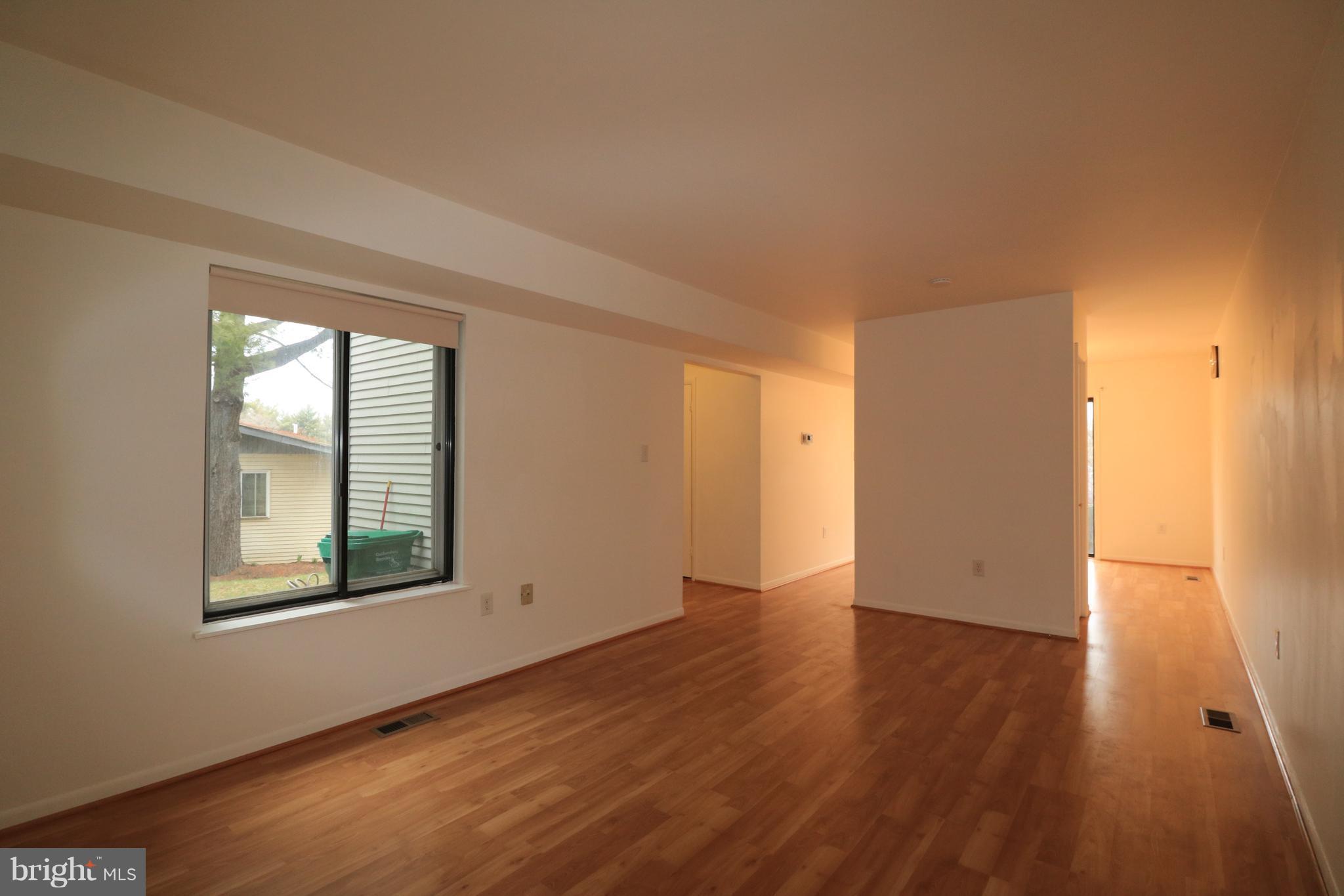 86 Anna Court Gaithersburg, MD 20877 - Photo 11 of 30 Living Room