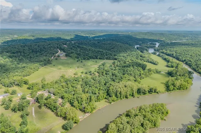 $2,000,000 | 2674 Wagon Trail Drive, Camdenton, MO 65020