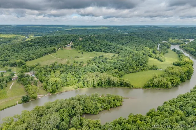 $2,000,000 | 2674 Wagon Trail Drive, Camdenton, MO 65020