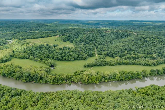 $2,000,000 | 2674 Wagon Trail Drive, Camdenton, MO 65020