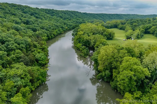 $2,000,000 | 2674 Wagon Trail Drive, Camdenton, MO 65020