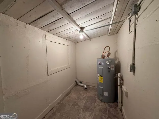 a view of a storage & utility room