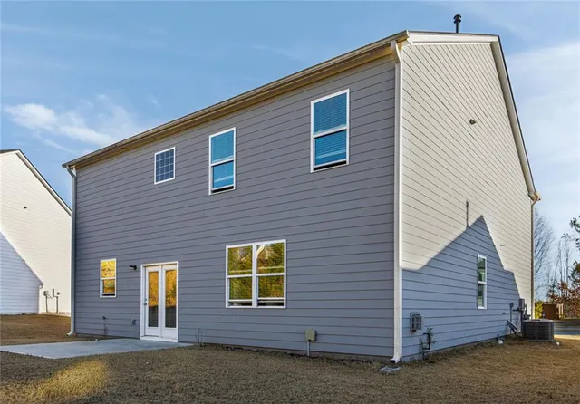 a view of front of house with a yard