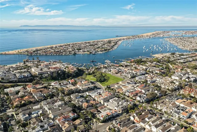 $7,750 | 435-5 Dahlia Avenue, Corona del Mar, CA 92625