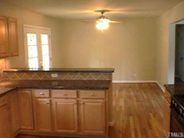 3608 Anclote Place Raleigh, NC 27607 - Photo 4 of 8 en empty room with window
