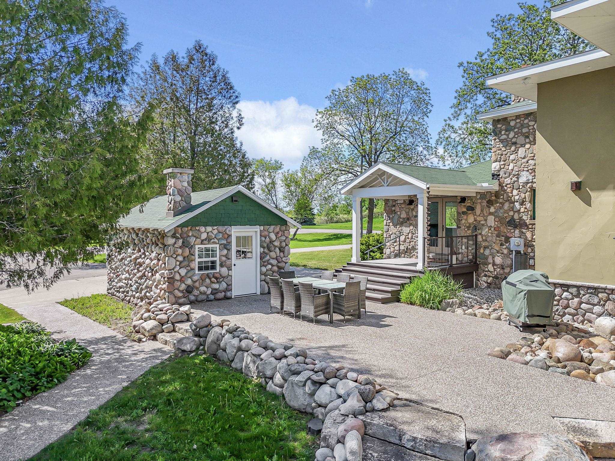 6801 Secor Road Traverse City, MI 49685 - Photo 4 of 99