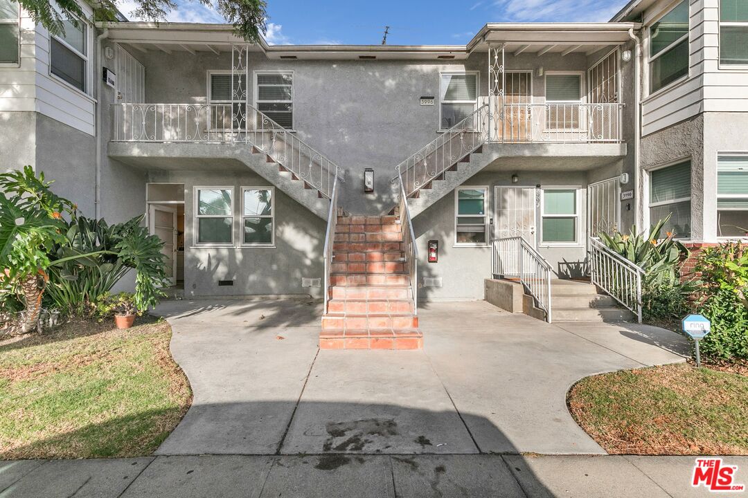 3996 Berryman Avenue Los Angeles, CA 90066 - Photo 15 of 17 a view of a building with a porch