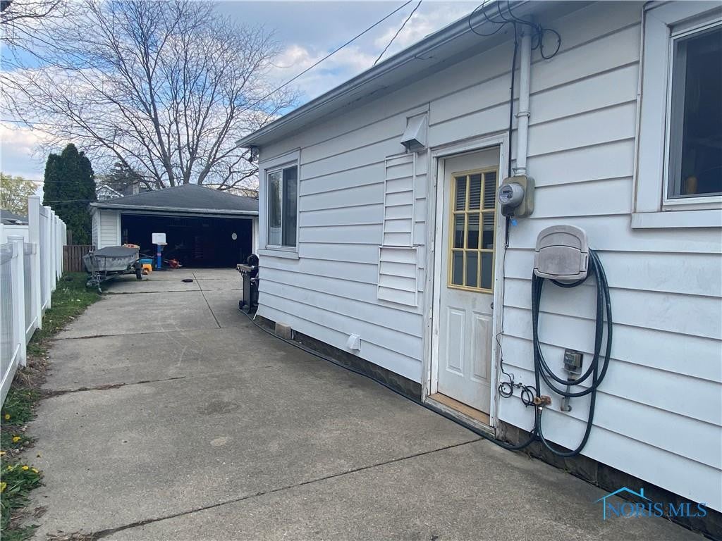 2929 Chipplegate Road Toledo, OH 43614 - Photo 2 of 13 Gallery Image 2