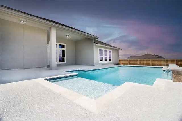 $799,000 | 714 Papa Mori Drive, Corpus Christi, TX 78414