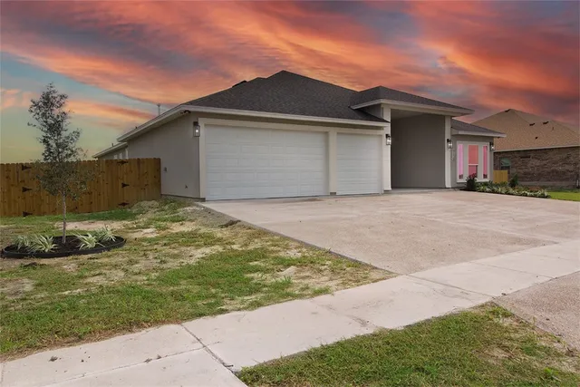 $799,000 | 714 Papa Mori Drive, Corpus Christi, TX 78414