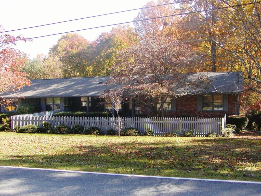 1201 Ridgecrest Road Johnson City, TN 37604 - Photo 1 of 24 Photo 1