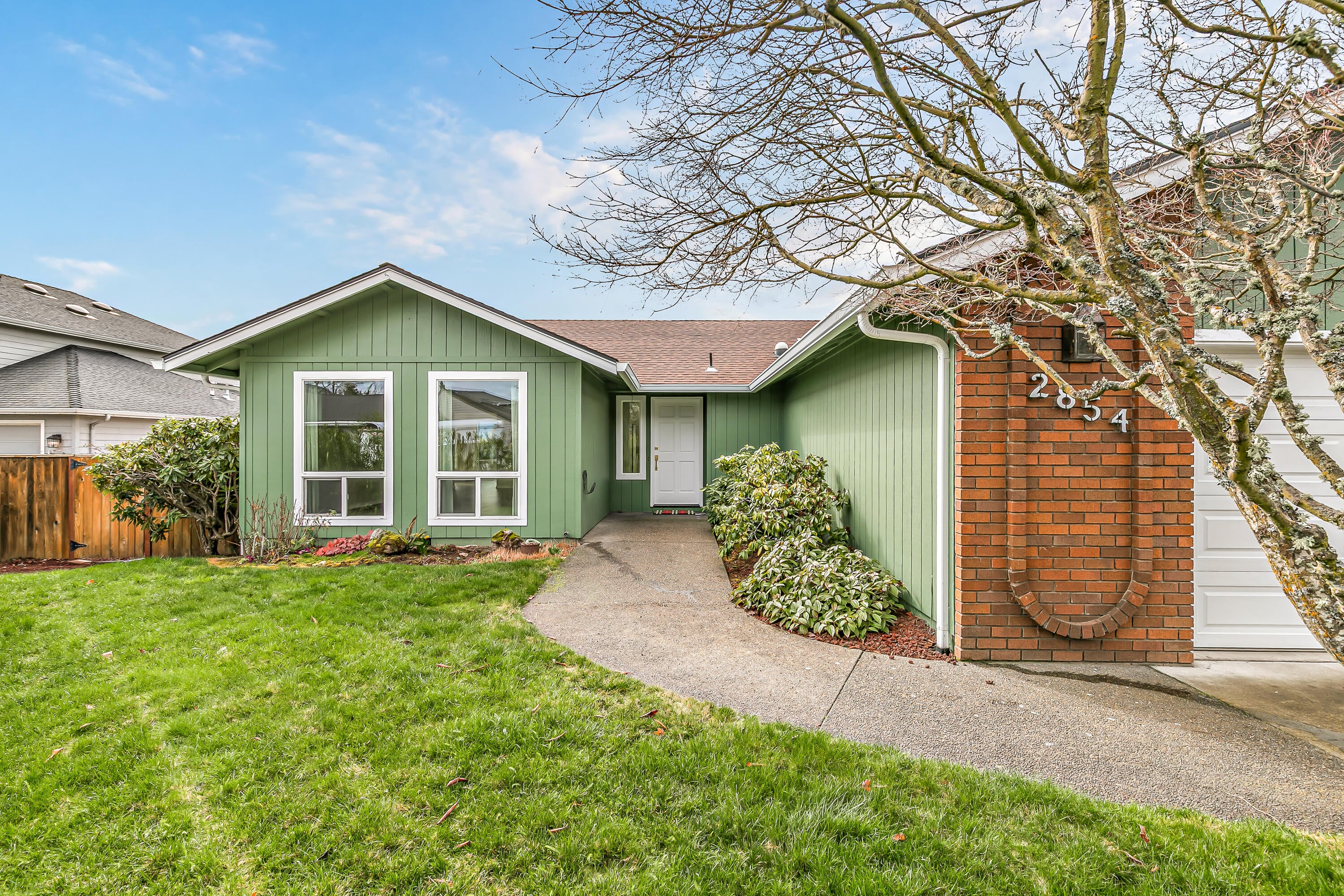 2854 Yvonne Road Medford, OR 97504 - Photo 2 of 41 9R9A0413 (1)