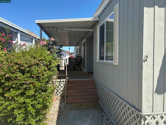 a view of a pathway of the house
