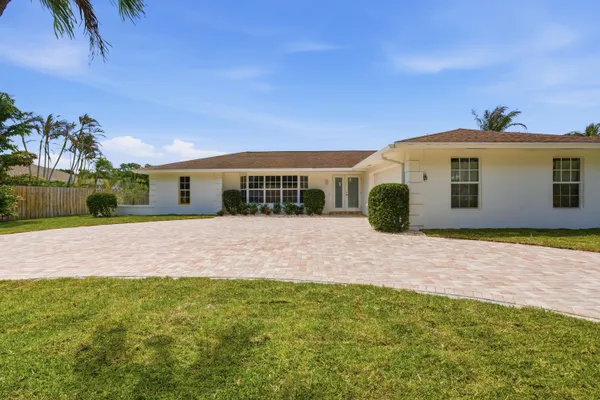 $1,450,000 | 359 Country Club Drive, Tequesta, FL 33469