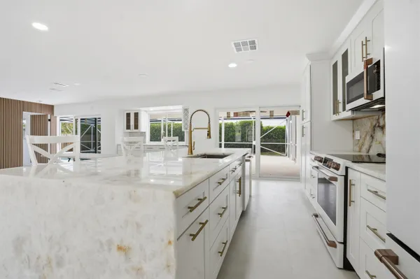 $1,450,000 | 359 Country Club Drive, Tequesta, FL 33469