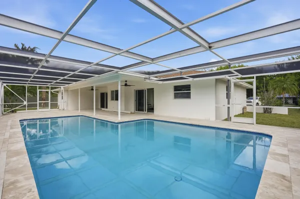 $1,450,000 | 359 Country Club Drive, Tequesta, FL 33469