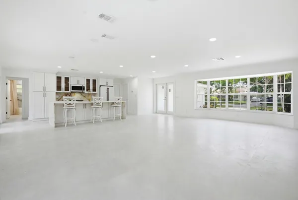 $1,450,000 | 359 Country Club Drive, Tequesta, FL 33469