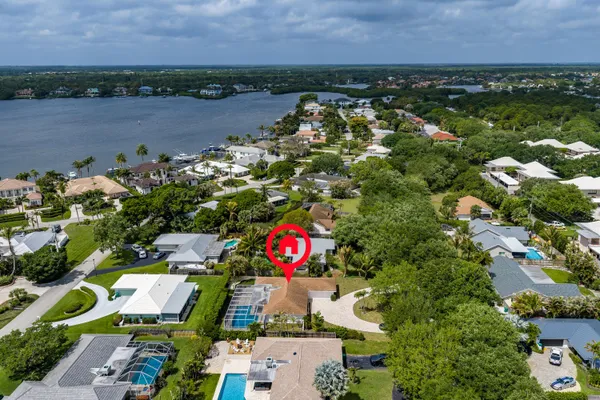 $1,450,000 | 359 Country Club Drive, Tequesta, FL 33469
