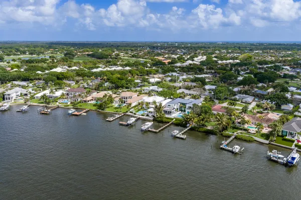 $1,450,000 | 359 Country Club Drive, Tequesta, FL 33469