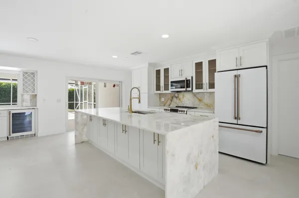 $1,450,000 | 359 Country Club Drive, Tequesta, FL 33469