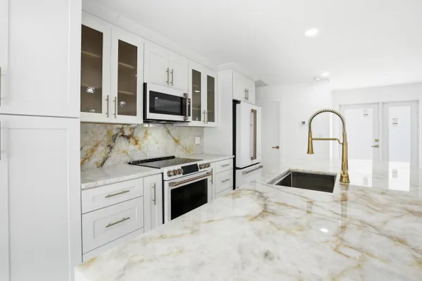 $1,450,000 | 359 Country Club Drive, Tequesta, FL 33469