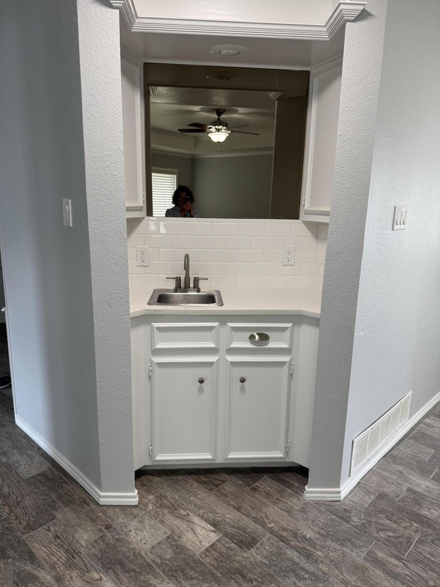 3512 97th Street Lubbock, TX 79423 - Photo 9 of 37 IMG_4166