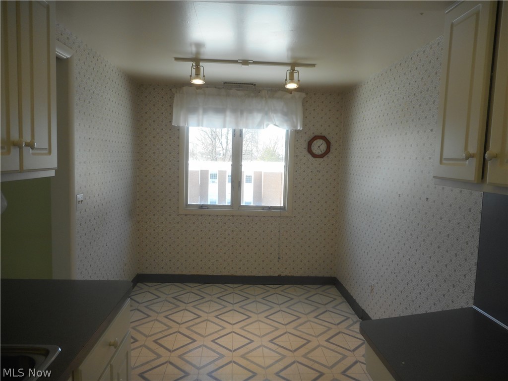 3701 Mayfield Road, Unit 202 Cleveland Heights, OH 44121 - Photo 8 of 16 Gallery Image 8