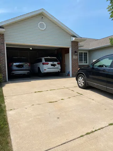 $2,500 | 701 Cork Crossing, Cottage Grove, WI 53527