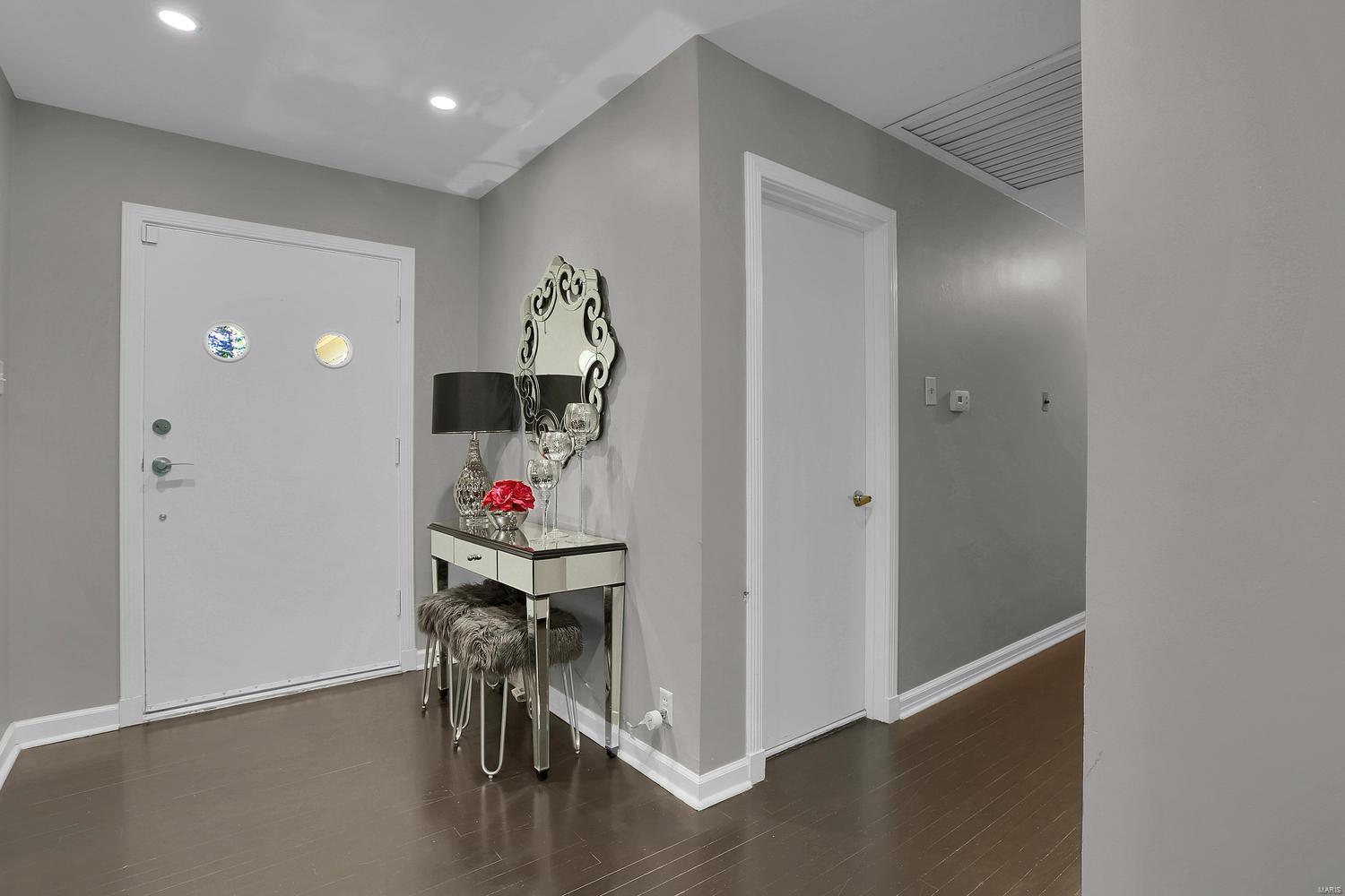 12114 Ladue Road St. Louis, MO 63141 - Photo 3 of 37 Gallery Image 3