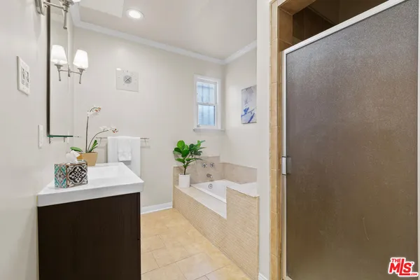 $3,650 | 117 North Kings Road, Los Angeles, CA 90048