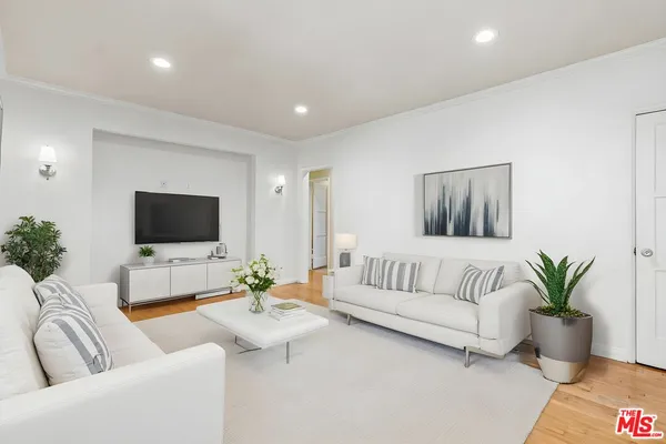 $3,650 | 117 North Kings Road, Los Angeles, CA 90048