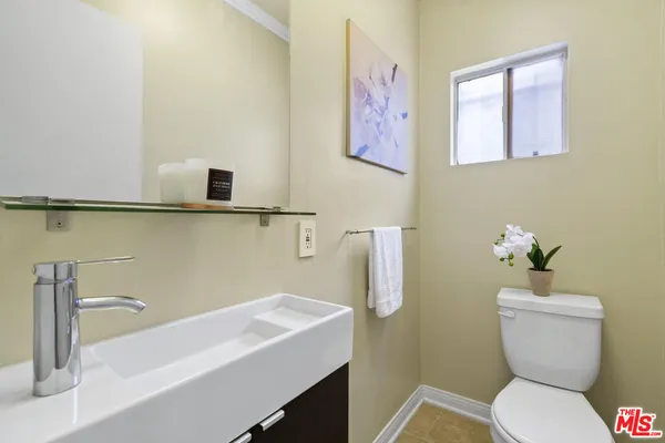 $3,650 | 117 North Kings Road, Los Angeles, CA 90048