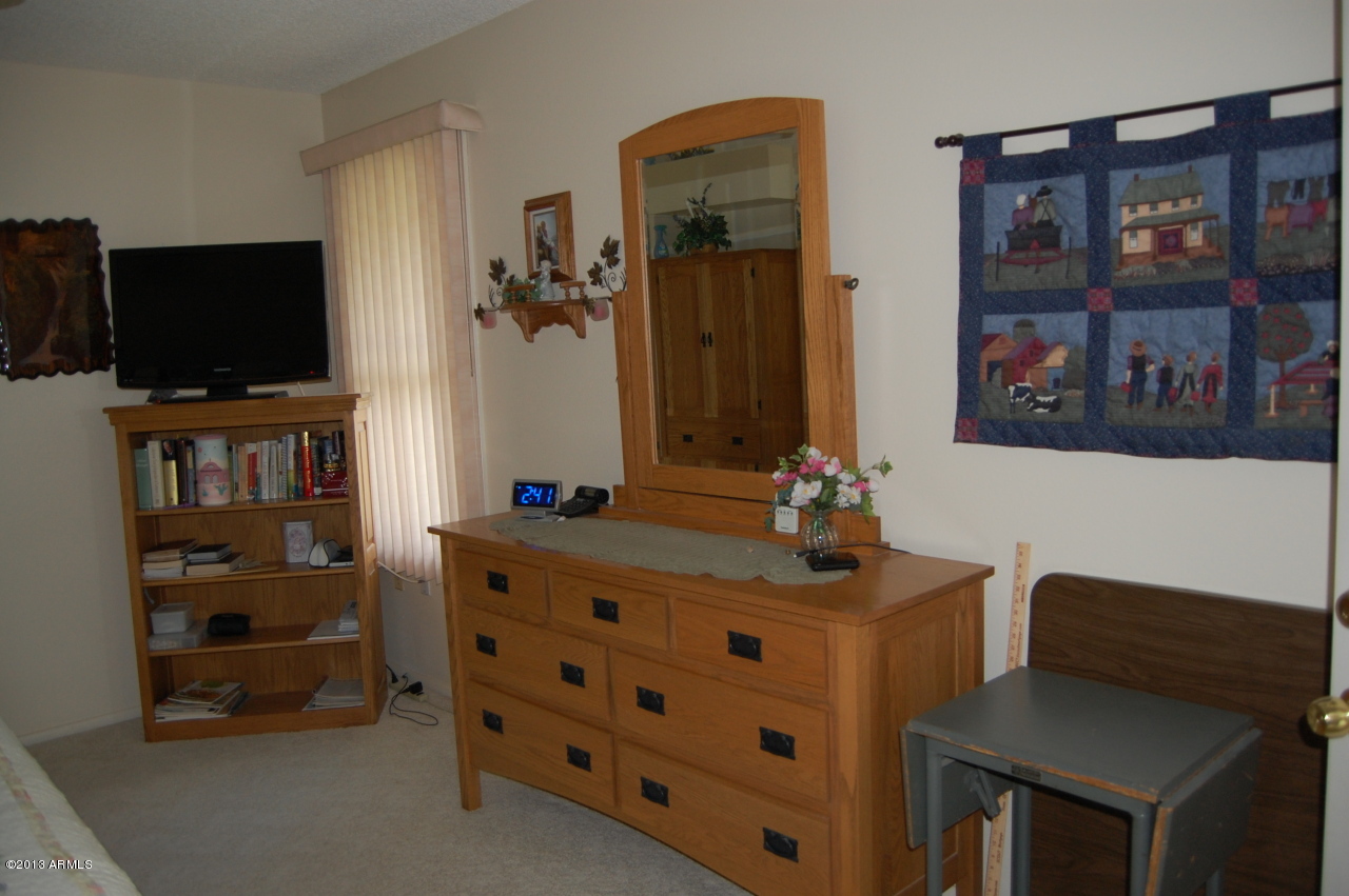 10027 West Mountain View Road Sun City, AZ 85351 - Photo 12 of 27 DSC_0055